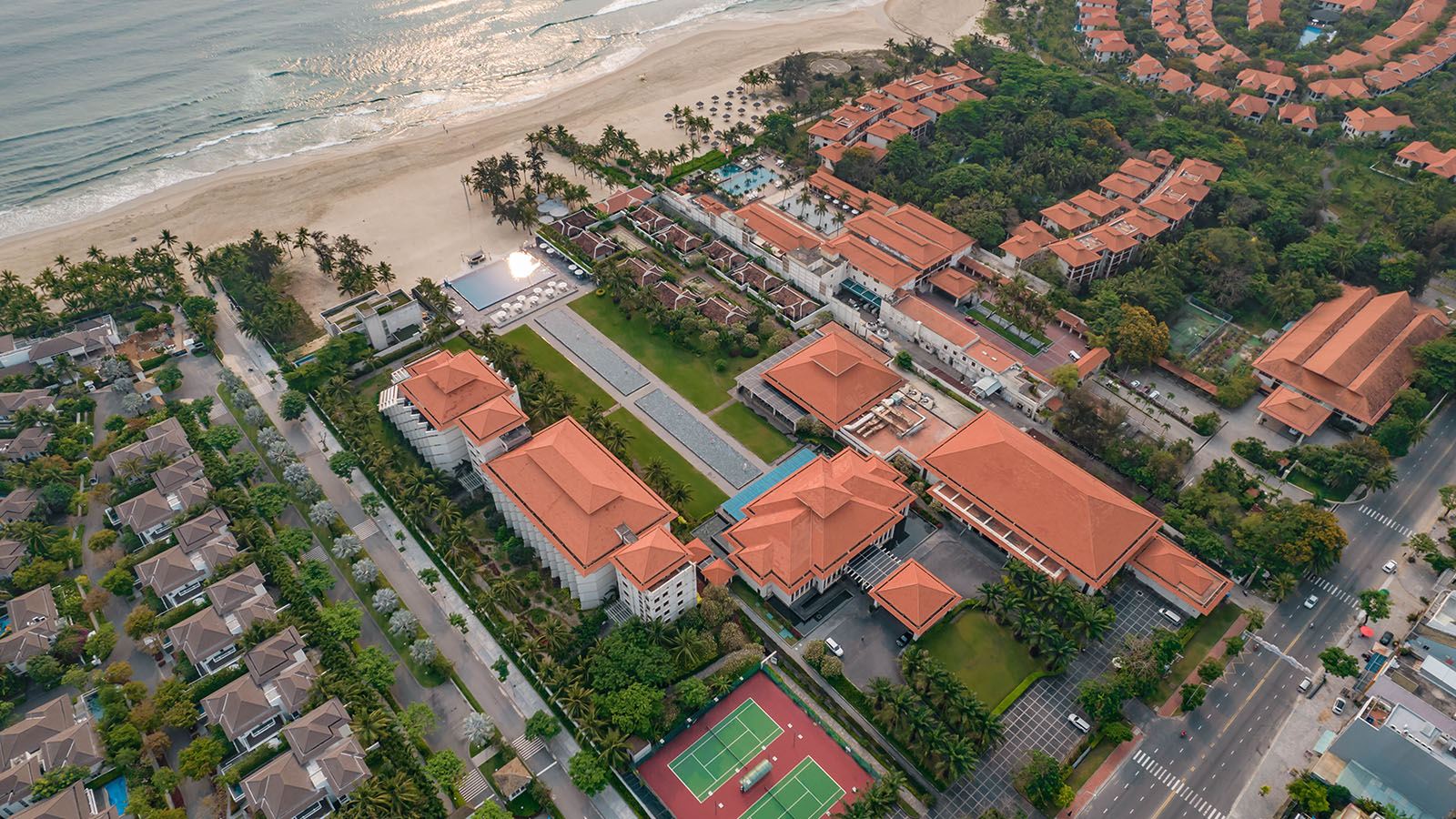 Resort Đà Nẵng có bãi biển riêng