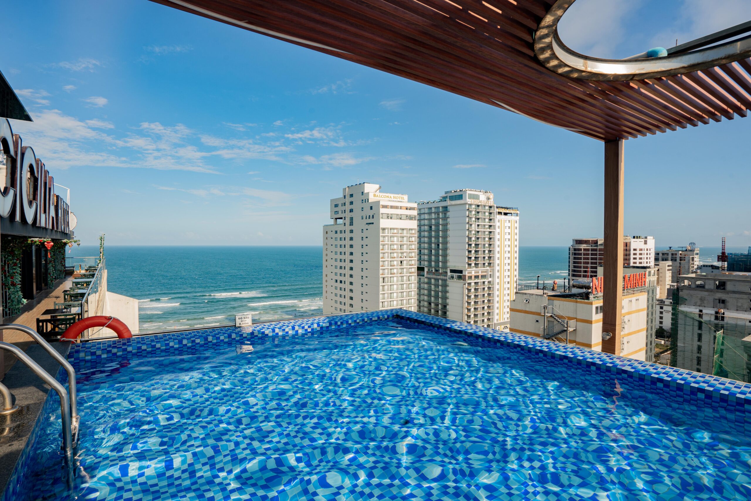 khách sạn đà nẵng view biển giá rẻ